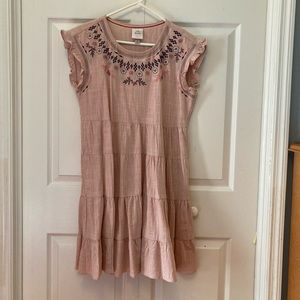 Cute easy flowy dress. Great for summer. It has pockets!